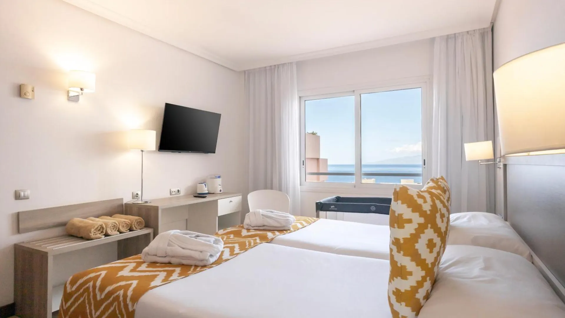 Hotel Landmar Costa Los Gigantes Family Resort Puerto de Santiago